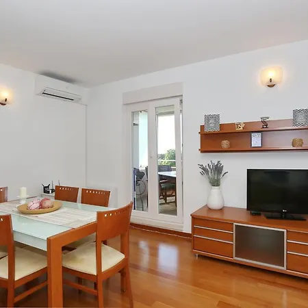 Apartment Puntamika *